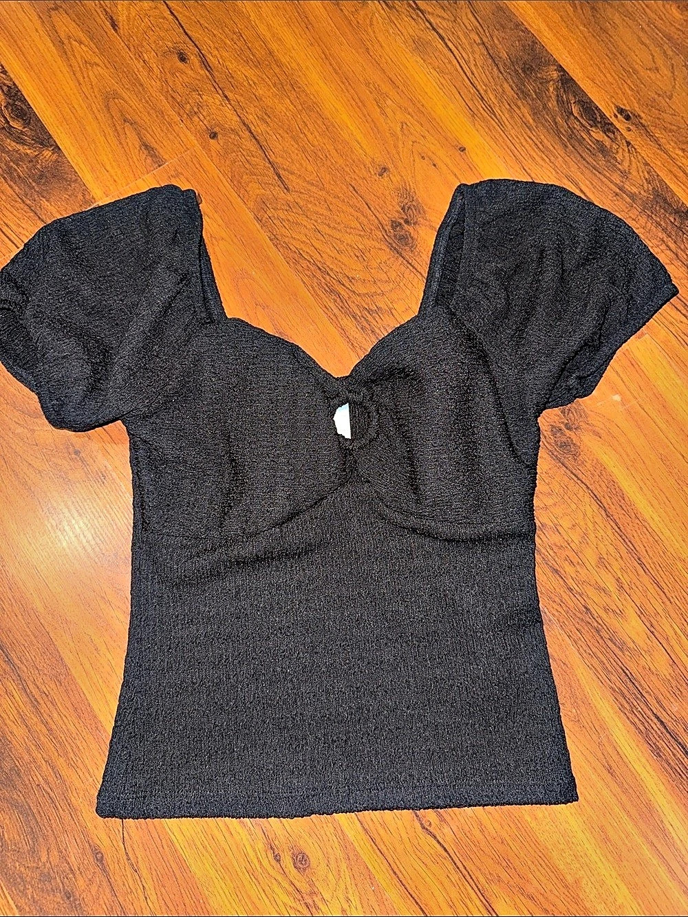 No Boundaries Pucker Knit Keyhole Top Black XS Like New